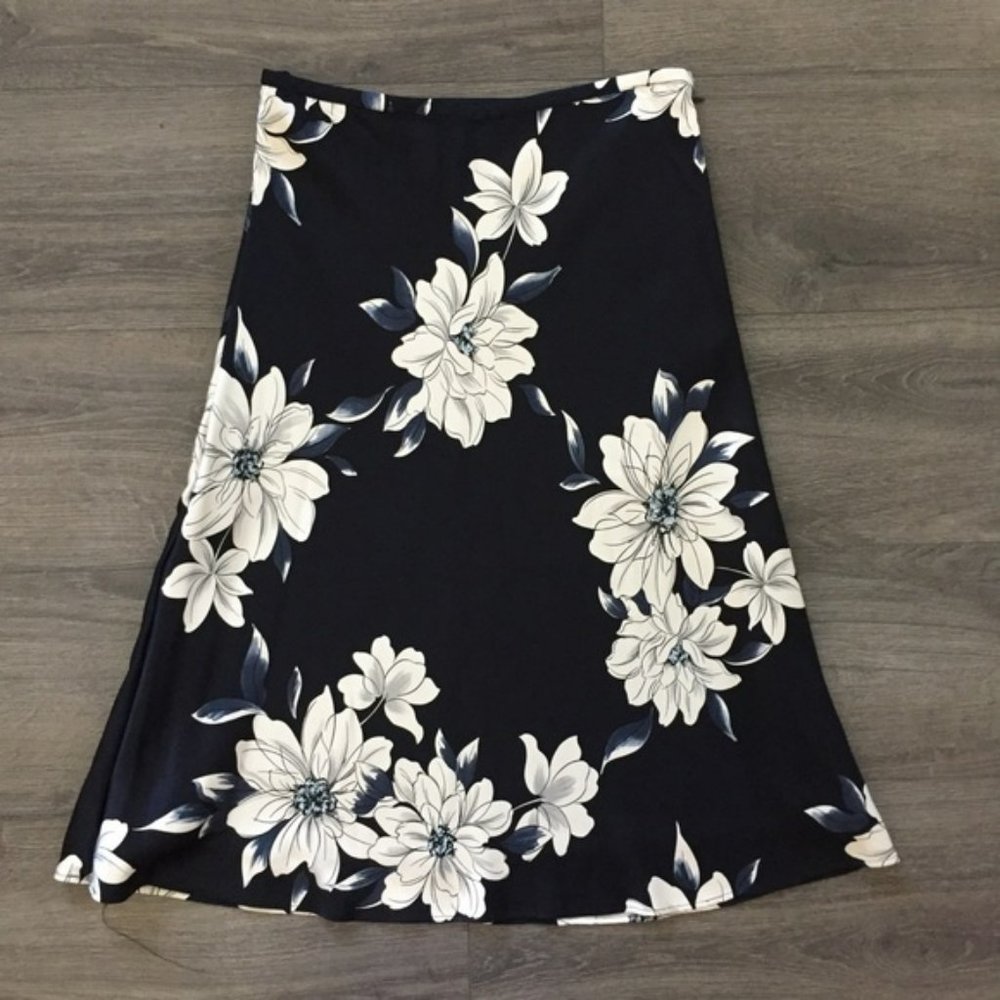 CASUAL CORNER Women's Size 12 100% Silk A-Line Floral Skirt Navy & White